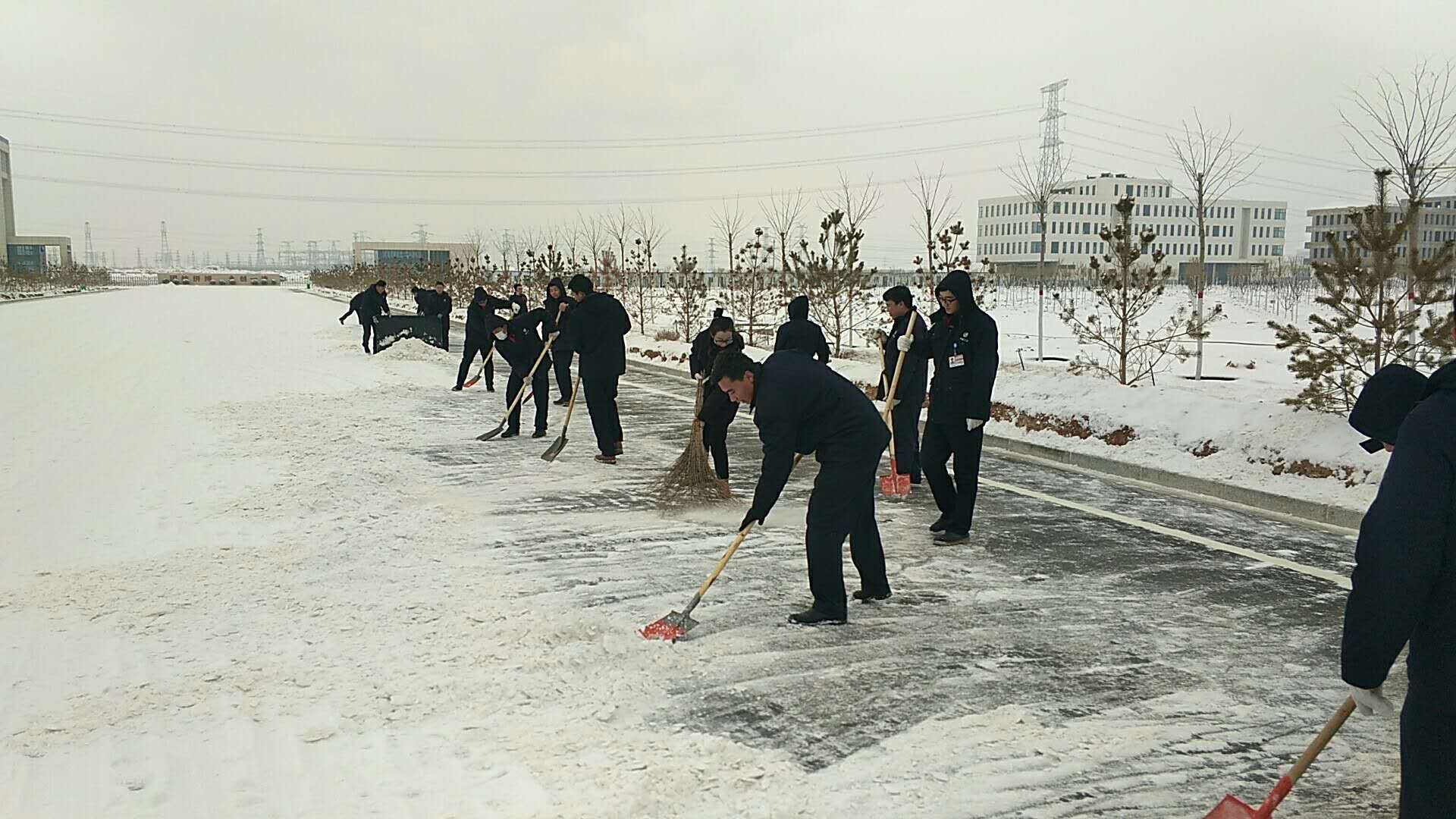 寶勝寧夏公司掃雪現(xiàn)場(chǎng)